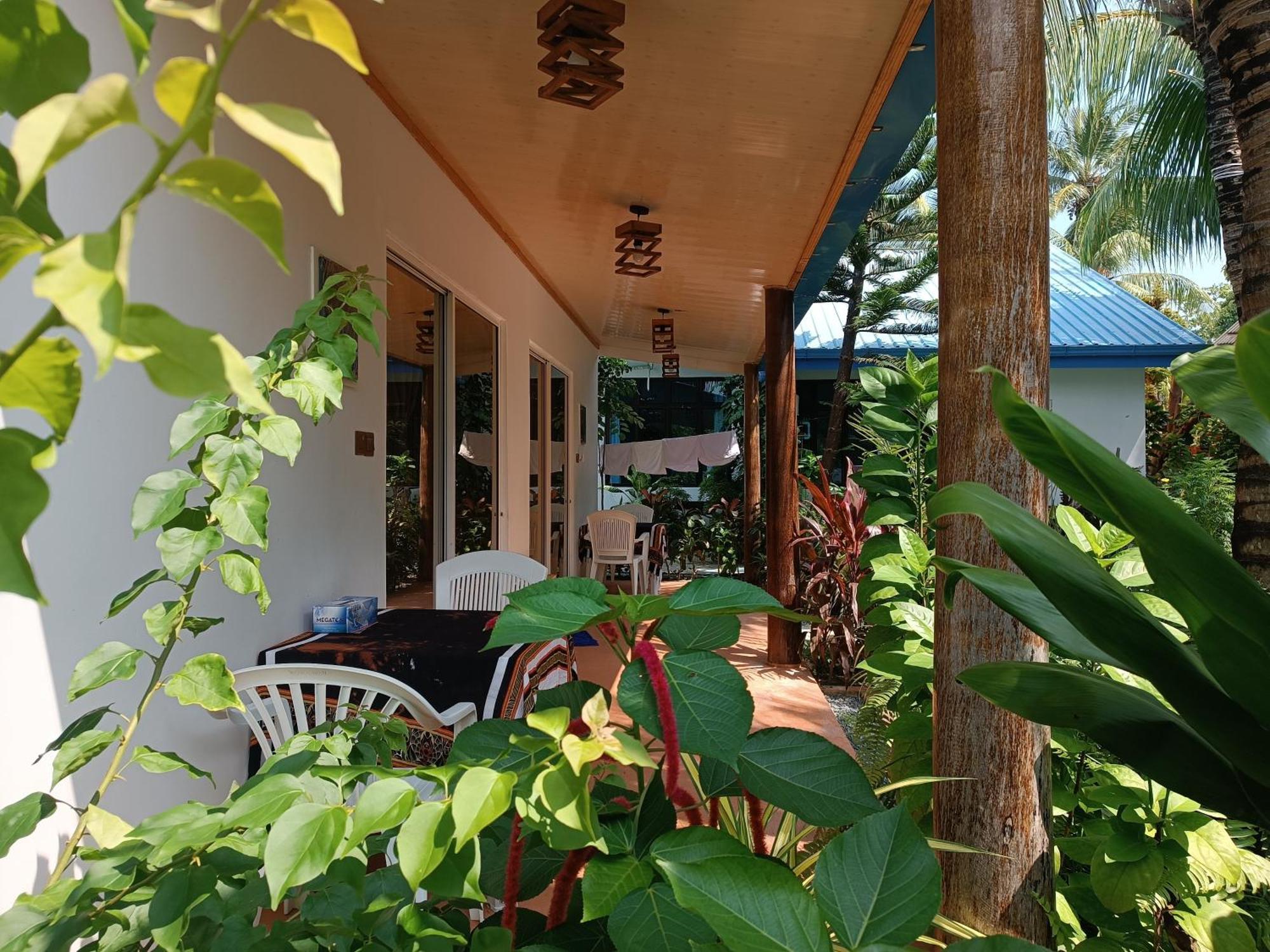 Blue Water Thoddoo Inn Номер фото