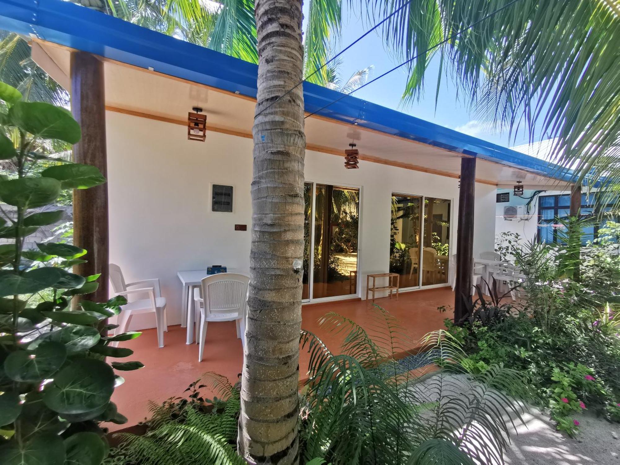 Blue Water Thoddoo Inn Номер фото